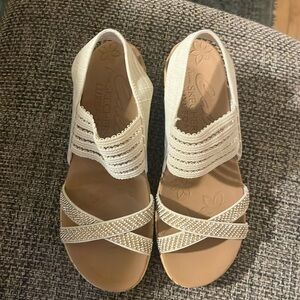 Sketchers vegan sandals